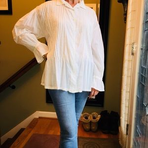 White BoHo shirt w tuck pleats & floucy sleeves